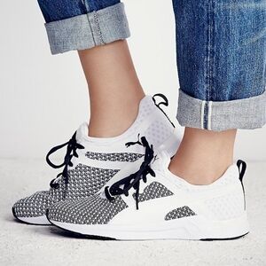 PUMA Women's Pulse XT Knit Black/White Sneakers Size 7.5 US